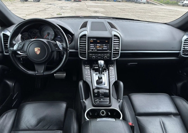 Porsche Cayenne cena 105000 przebieg: 368000, rok produkcji 2013 z Nysa małe 191